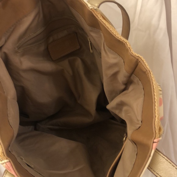 Well loved Relic handbag with 3 pockets inside and one on outside - Picture 5 of 6